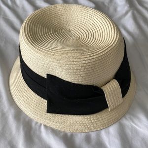 D&Y paper hat with bow